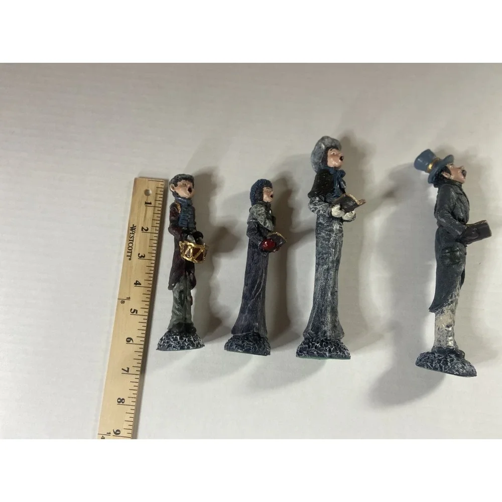 Vintage Windsor Collectible Christmas Caroler Family  Wintery Attire Set 4 Resin